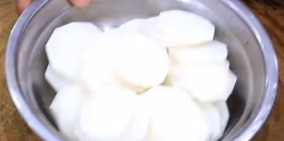 燉大骨頭湯切記不要直接燉，廚師長教你一招，湯濃無腥味，味道鮮