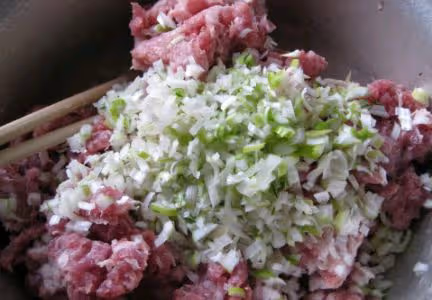 拌韭菜餡時：最忌放這3味料，10個人9個放，難怪餃子不鮮也不香