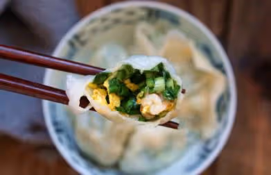拌韭菜餡時：最忌放這3味料，10個人9個放，難怪餃子不鮮也不香