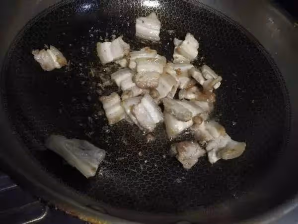 50年的廚師：做「回鍋肉」別焯水，多做這2步，保證肉不柴