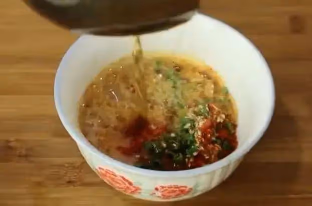 做涼拌類美食，學會調「萬能涼拌汁」，不管拌啥都香，太實用了