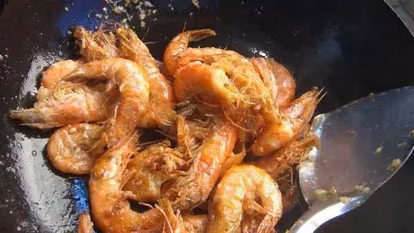 做魚香大蝦不好吃？加上這「1步」，蝦酥肉嫩，魚香味濃郁