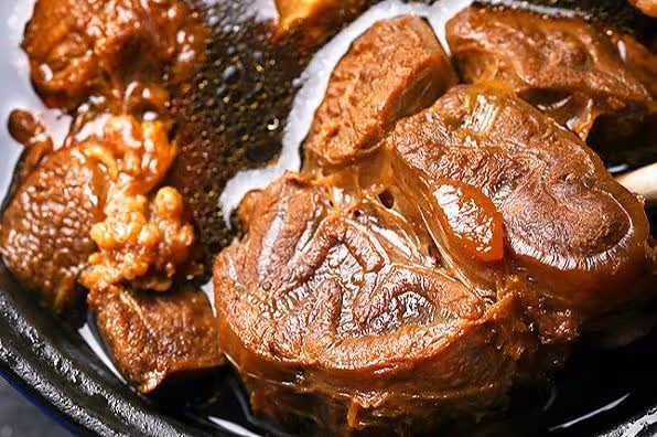 做醬牛肉，掌握好兩個技巧，牛肉出鍋後香氣撲鼻，切開不散有筋道