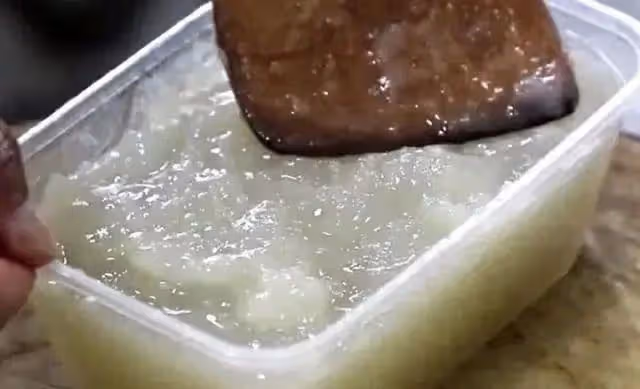 做涼粉時，掌握2種食材的比例，滑嫩有彈性，學會就不用出去買了