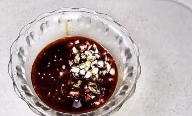 做涼粉時，掌握2種食材的比例，滑嫩有彈性，學會就不用出去買了