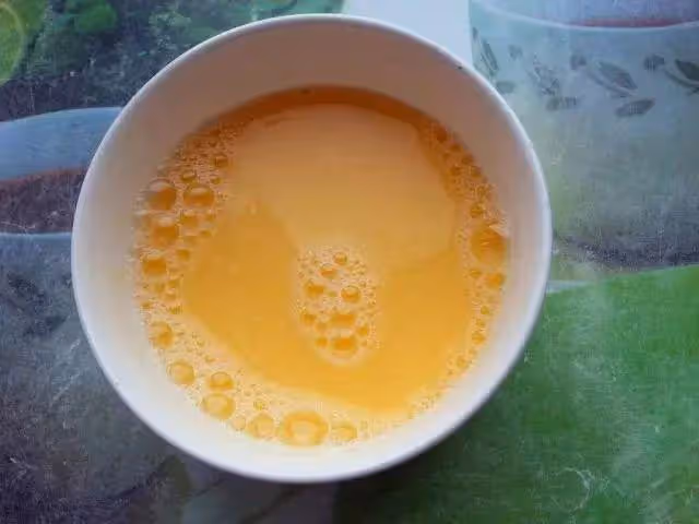 蒸雞蛋羹只會傻傻加鹽？學會這一招，又鮮又嫩，關鍵是還沒有泡泡