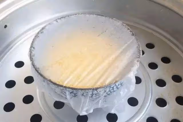 蒸雞蛋羹只會傻傻加鹽？學會這一招，又鮮又嫩，關鍵是還沒有泡泡