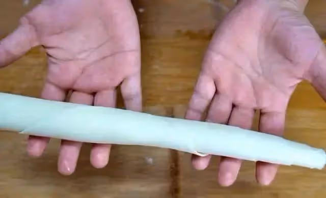 教你在家擀麵皮，做法簡單，晶瑩剔透又勁道，上桌全家愛吃