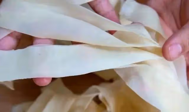 教你在家擀麵皮，做法簡單，晶瑩剔透又勁道，上桌全家愛吃