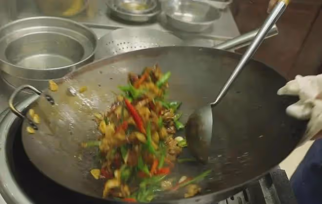 炒豬肉時，瘦肉太柴咬不動？教你一招，軟嫩如豆腐，老少都愛吃