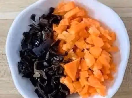 韭菜餃子的靈魂是調餡，掌握2個技巧，韭菜翠綠不出水，皮薄餡大