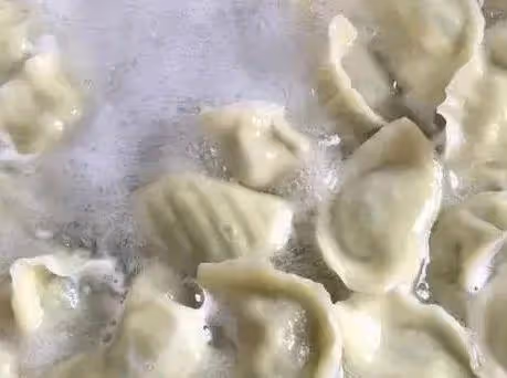 韭菜餃子的靈魂是調餡，掌握2個技巧，韭菜翠綠不出水，皮薄餡大