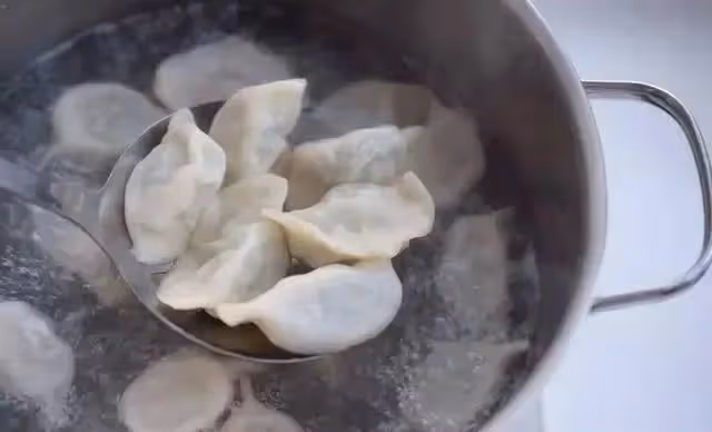 同樣是煮水餃，「蓋蓋煮」和「不蓋蓋煮」區別大，學會再煮不吃虧