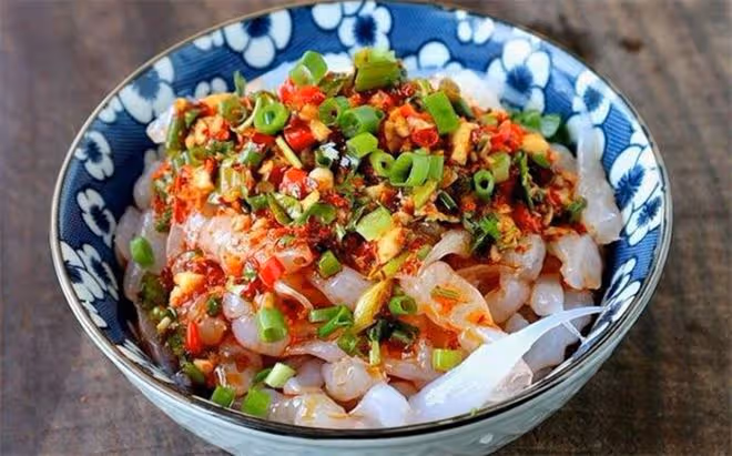 天熱了，教你在家做涼粉漏魚魚，清涼勁道爽滑，過癮又好吃