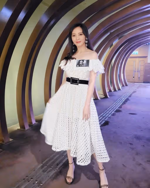 不滿被指遭TVB雪藏　朱晨麗直播狂轟港媒：氣到無處發泄