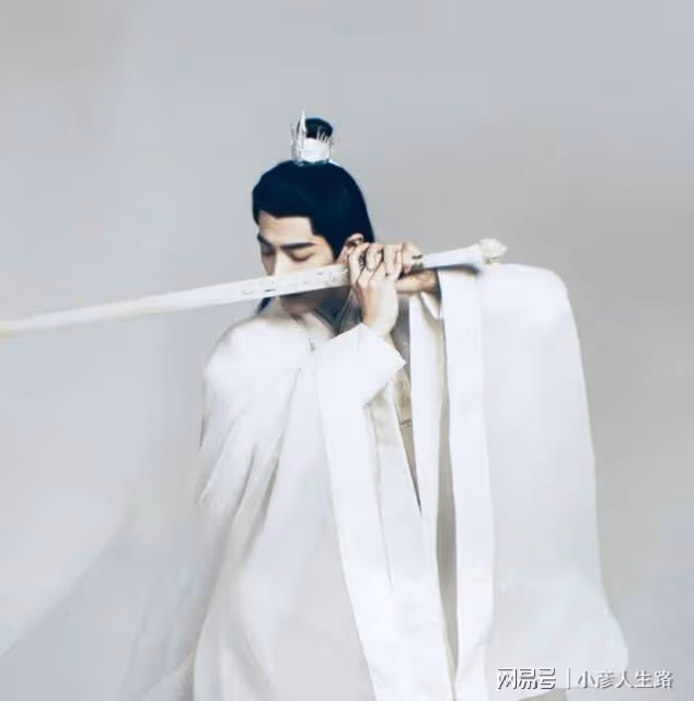 《玉骨遙》海報惹吐槽，肖戰卓越，任敏妝發拉跨，美工可長點心吧