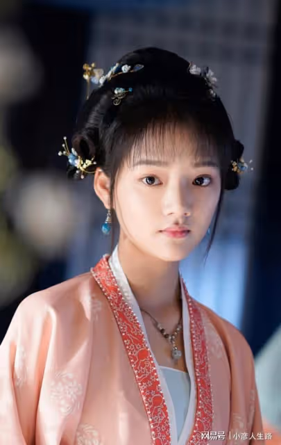 《玉骨遙》海報惹吐槽，肖戰卓越，任敏妝發拉跨，美工可長點心吧