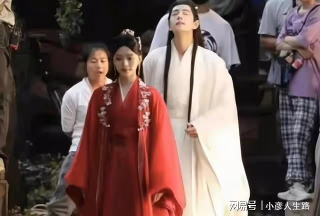 《玉骨遙》海報惹吐槽，肖戰卓越，任敏妝發拉跨，美工可長點心吧