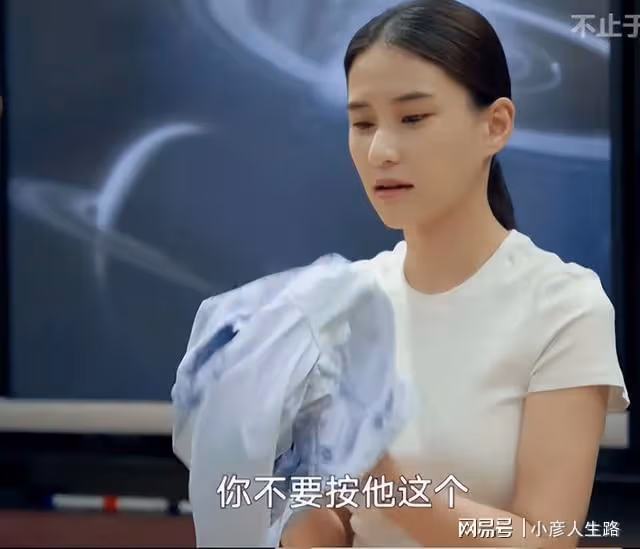 賭王千金何超蓮道歉上熱搜,她為何爭議重重?