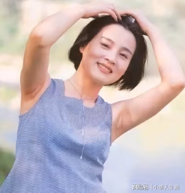 趙明明:和嫂子宋丹丹一樣被英家人所傷,為女兒退圈的她怎樣了?