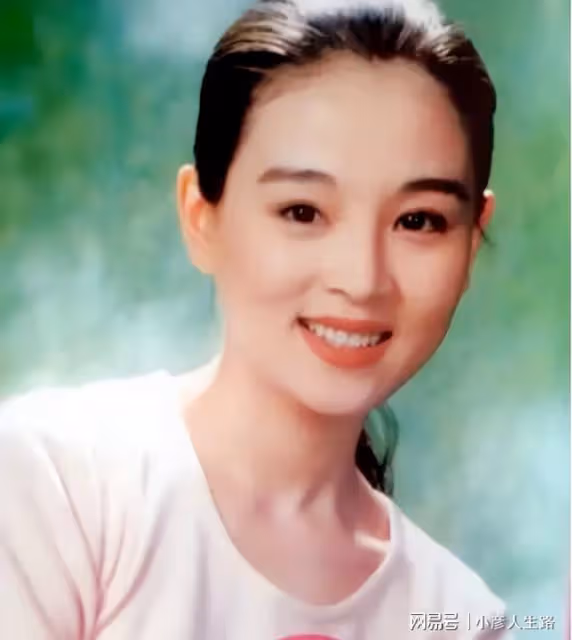 趙明明:和嫂子宋丹丹一樣被英家人所傷,為女兒退圈的她怎樣了?