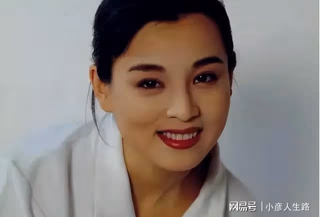趙明明:和嫂子宋丹丹一樣被英家人所傷,為女兒退圈的她怎樣了?