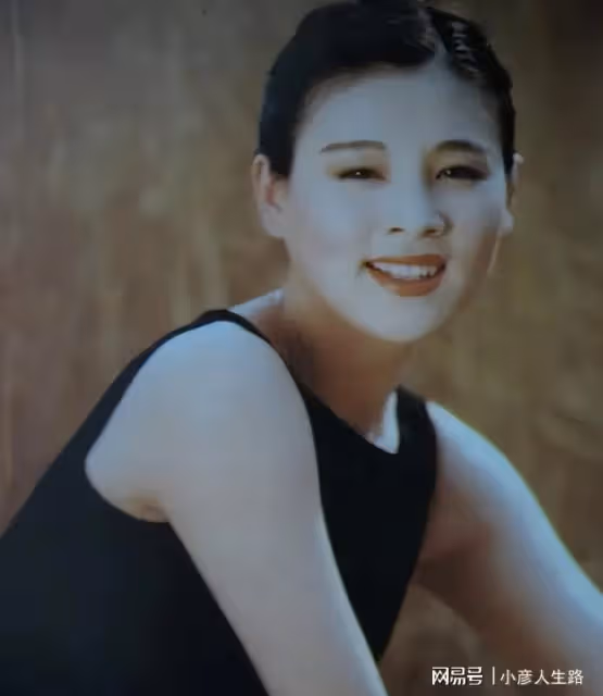 趙明明:和嫂子宋丹丹一樣被英家人所傷,為女兒退圈的她怎樣了?