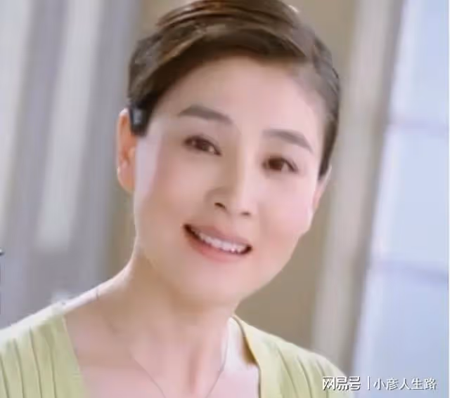 趙明明：和嫂子宋丹丹一樣被英家人所傷，為女兒退圈的她怎樣了？