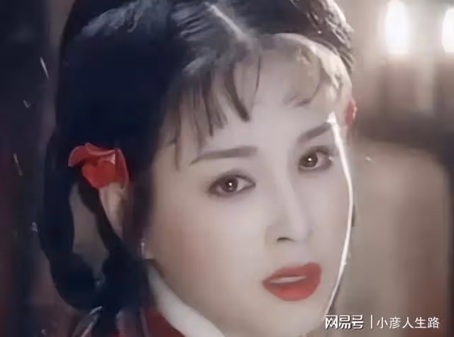 趙明明：和嫂子宋丹丹一樣被英家人所傷，為女兒退圈的她怎樣了？