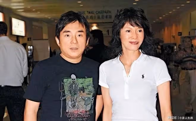 一戀大7歲女星,二戀小16歲美女富婆,如今57歲的他才是人生贏家