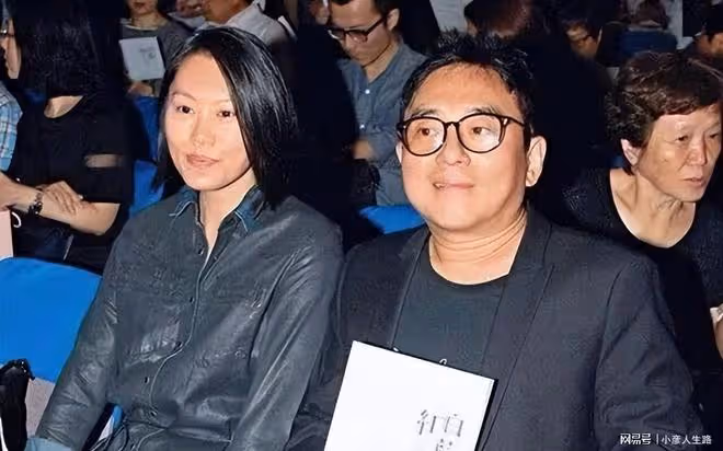一戀大7歲女星,二戀小16歲美女富婆,如今57歲的他才是人生贏家