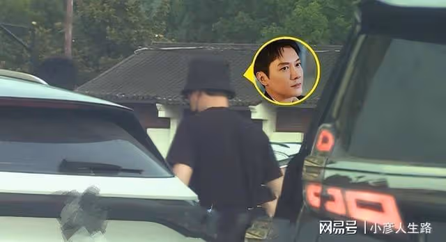 馮紹峰帶兒子與朋友應酬,男助理全程抱娃,網友:乖得讓人心疼