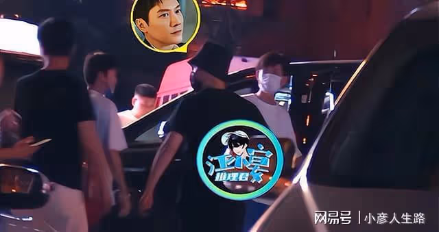 馮紹峰帶兒子與朋友應酬,男助理全程抱娃,網友:乖得讓人心疼