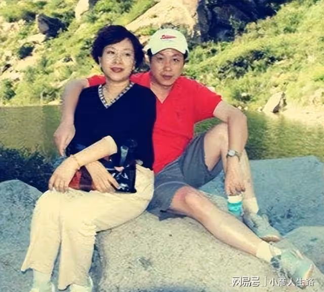 在丈夫羅京的葬禮上哭暈,7年後嫁給富商,劉繼紅如今怎麼樣了?