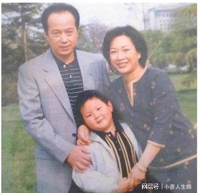 在丈夫羅京的葬禮上哭暈,7年後嫁給富商,劉繼紅如今怎麼樣了?