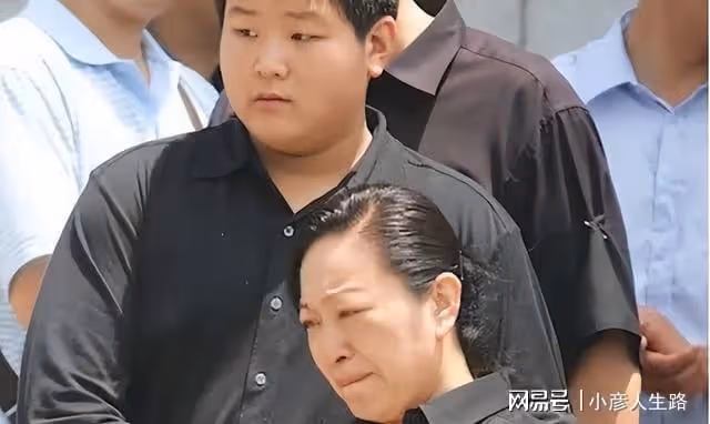 在丈夫羅京的葬禮上哭暈,7年後嫁給富商,劉繼紅如今怎麼樣了?