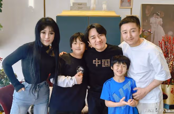 她又陷入整容爭議了!近照誇張變形到認不出,網友:暴發戶審美