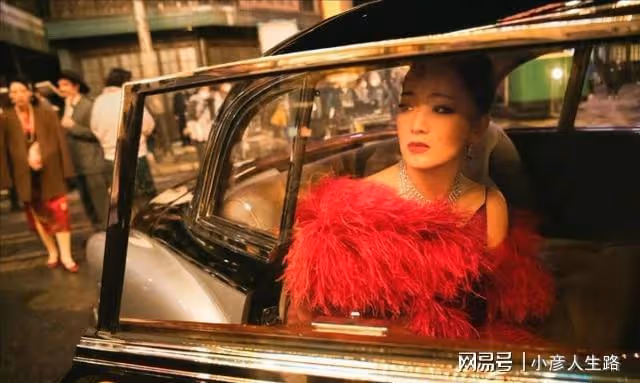 鞏俐:被學院破格錄取,二婚收穫真愛,拍奔馳廣告造型華貴典雅