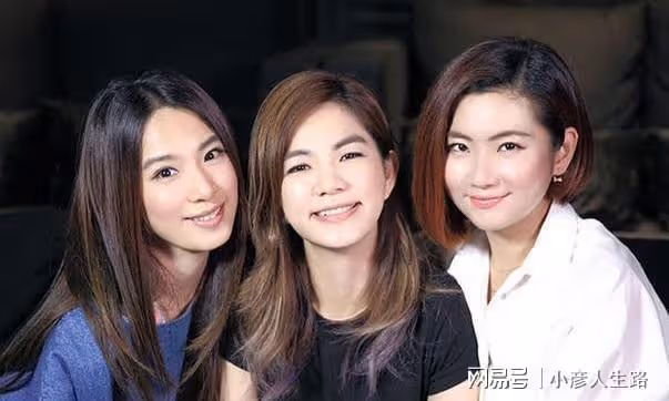 田馥甄門前摳腳逗狗接地氣,三姐妹驚喜合體亮相,曾多次助力公益