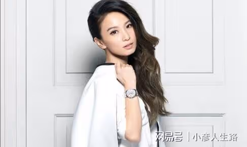 田馥甄門前摳腳逗狗接地氣,三姐妹驚喜合體亮相,曾多次助力公益