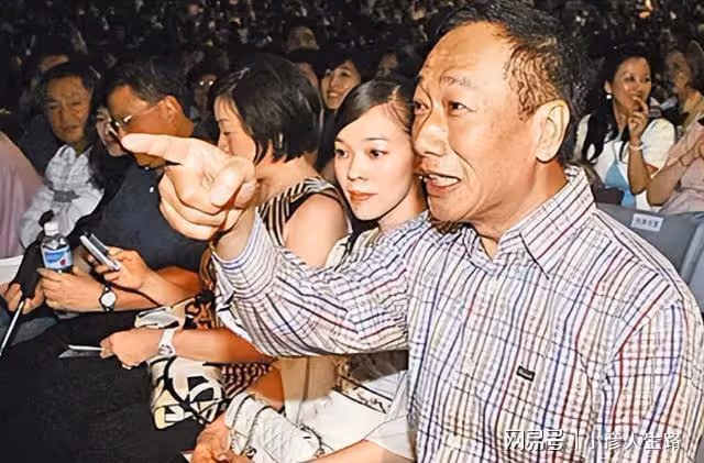 舞蹈老師曾馨瑩:一婚嫁58歲首富,6年生3胎穩坐闊太位,憑什麼?