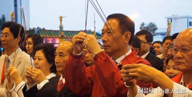 舞蹈老師曾馨瑩:一婚嫁58歲首富,6年生3胎穩坐闊太位,憑什麼?