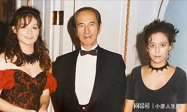 賭王嫡孫女何家文,早年父母雙亡,不願爭家產仍身價不菲