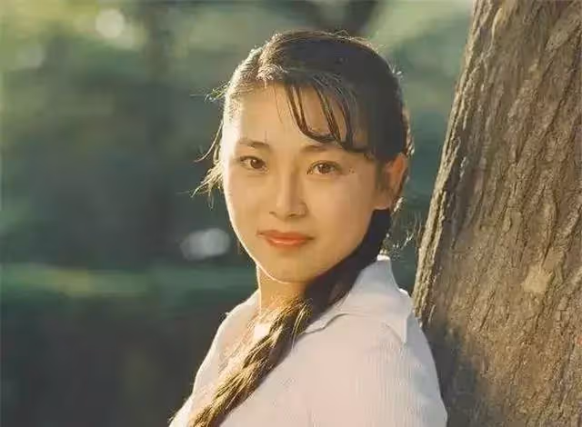 黃秋燕和李連杰失婚31年了,他們的生活相差太大