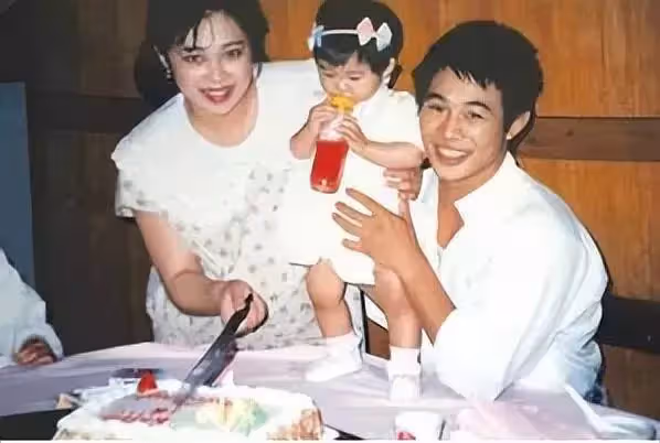黃秋燕和李連杰失婚31年了,他們的生活相差太大