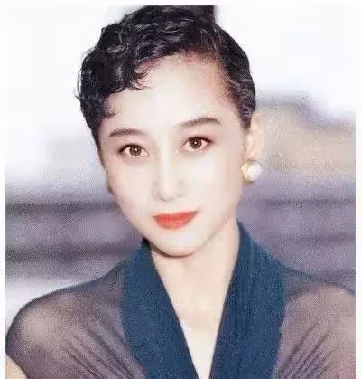 黃秋燕和李連杰失婚31年了,他們的生活相差太大