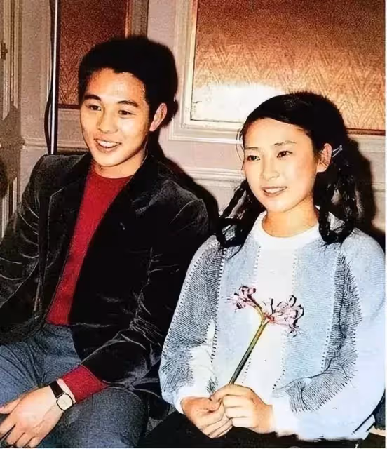 黃秋燕和李連杰失婚31年了,他們的生活相差太大