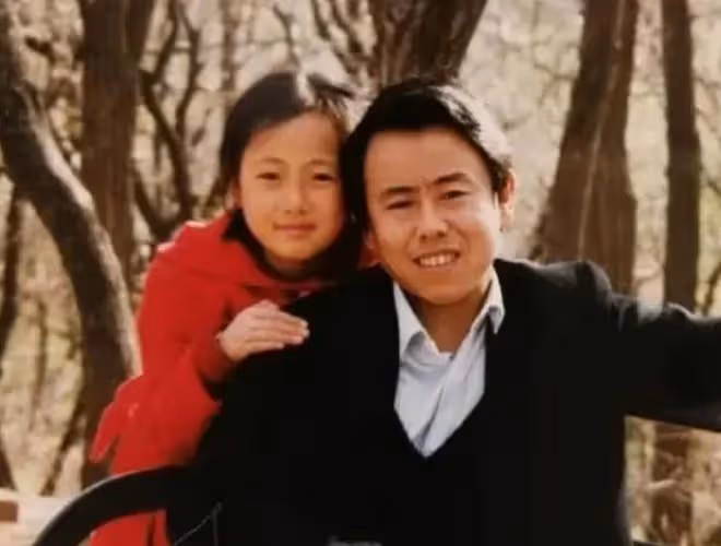 老爸是歪瓜裂棗,女兒卻顏值爆表,這些明星父女的長相真奇妙