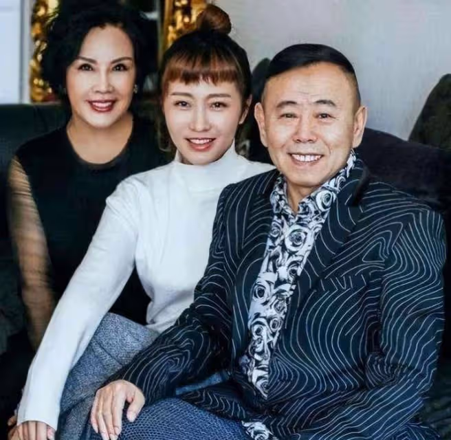 老爸是歪瓜裂棗,女兒卻顏值爆表,這些明星父女的長相真奇妙