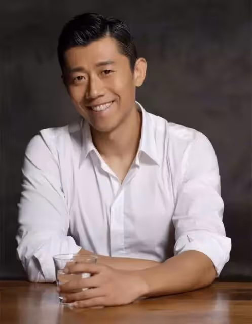 從小寄人籬下!男星爆紅後「無法諒解父母」再也不相往來 多年後「聽到老婆一句話」落淚團圓